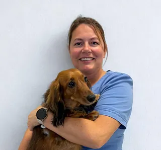 Bilde av ansatt ved veterinærklinikk